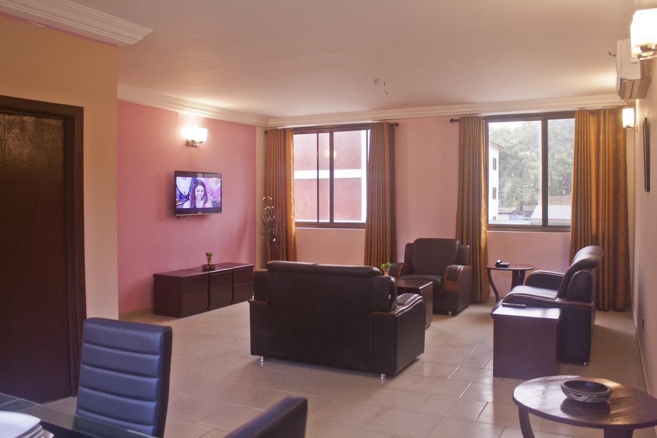 Consir Executive Lodge อักกรา ภายนอก รูปภาพ